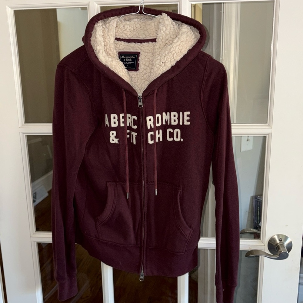 Abercrombie & Fitch hooded sweatshirt
Size S